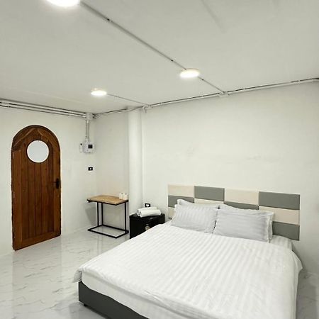 Megun 10 L Apartman Bangkok Kültér fotó